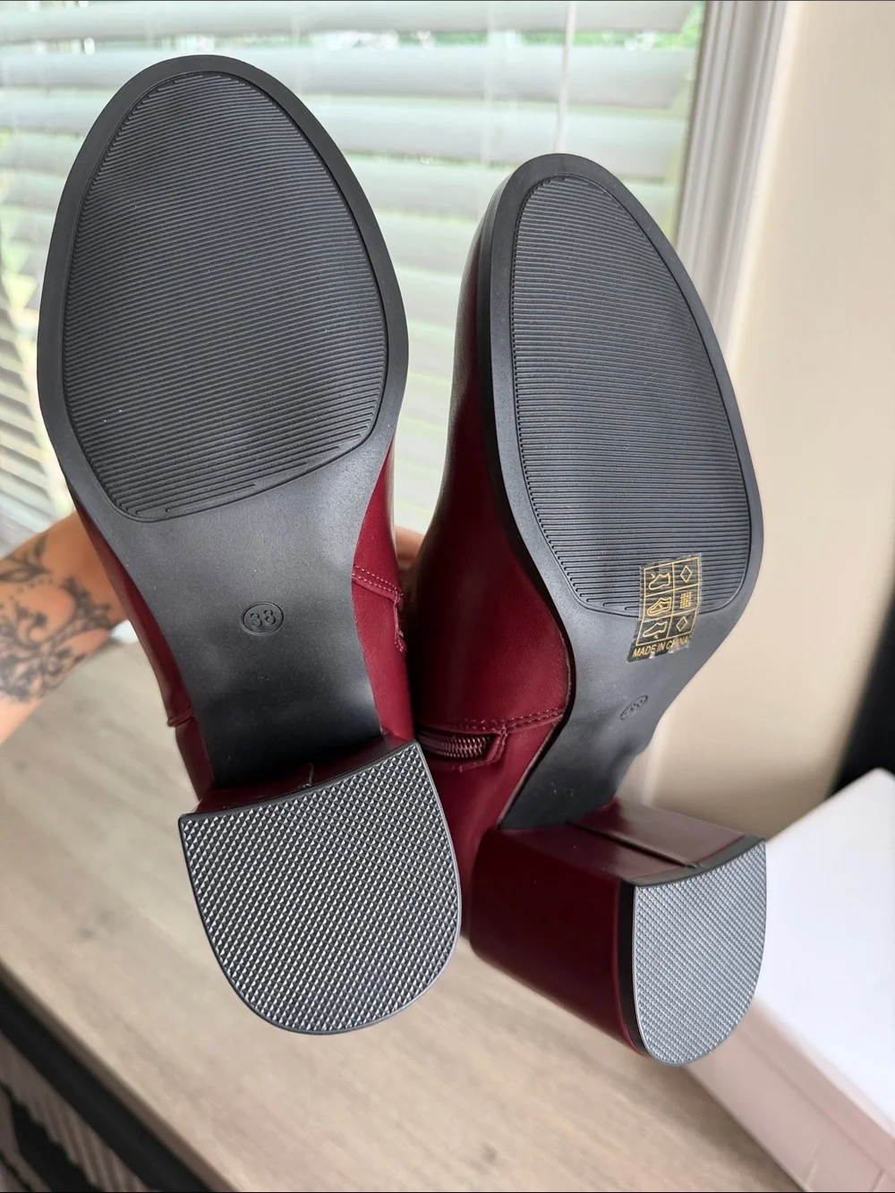 Women's Knee-High Block Heel Boots in Burgundy